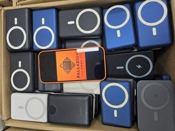 Power Bank 10 000 mAh с беспроводной зарядкой (Qi), универсальный Power Bank 10 000 mAh QI фото