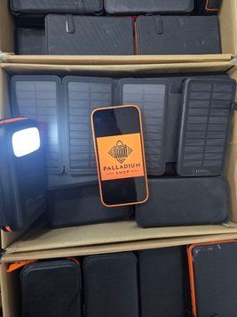 Противоударный Power Bank 26 800 mAh с 4 солнечными панелями, с фонарём Power Bank 26 800 mAh 4sol pan фото