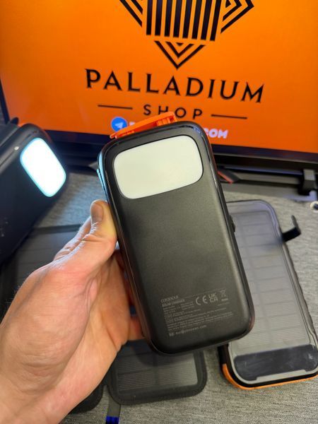 Противоударный Power Bank 26 800 mAh с 4 солнечными панелями, с фонарём Power Bank 26 800 mAh 4sol pan фото
