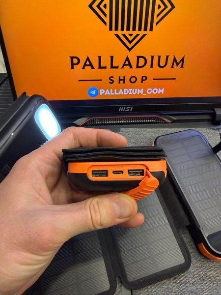Противоударный Power Bank 26 800 mAh с 4 солнечными панелями, с фонарём Power Bank 26 800 mAh 4sol pan фото